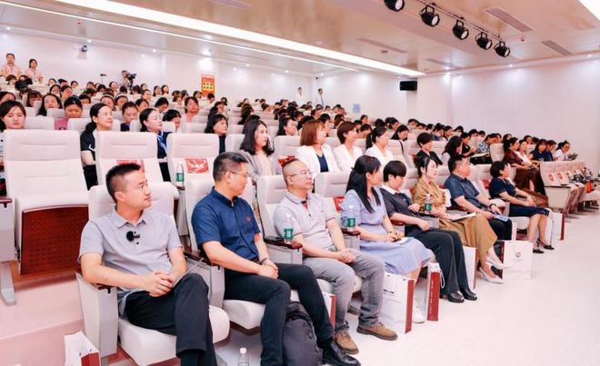 凯发k8旗舰厅ag：城邦重磅发布贵阳云岩知识城邦幼儿园正式签约品牌揭幕(图2)