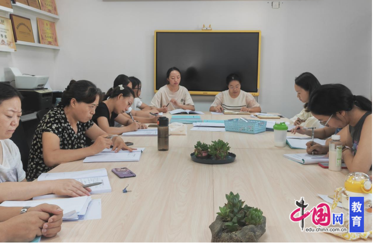 宜宾江安铁清镇中心幼儿园开展2024年秋期园本课程教研活动(图1)