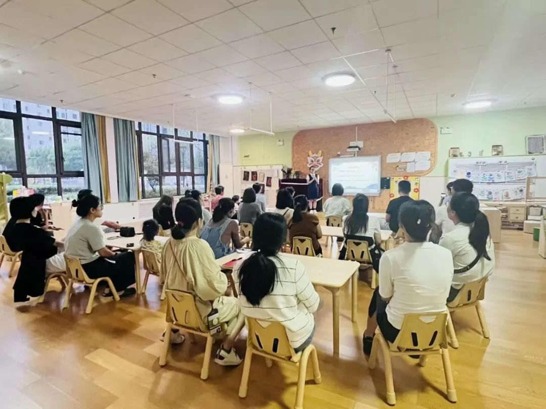 共赴秋育共育成长——历城区机关第二幼儿园湖畔园2024年秋季家长会(图1)