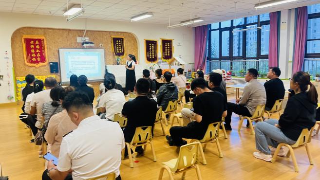 共赴秋育共育成长——历城区机关第二幼儿园湖畔园2024年秋季家长会(图5)