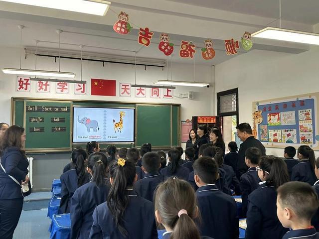 凯发国际首页：秦都区迎接2024年数字校园市级评估验收(图2)