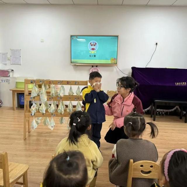 未央区长庆湖滨花园幼儿园消防安全疏散演练活动(图3)