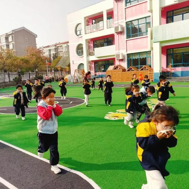 未央区长庆湖滨花园幼儿园消防安全疏散演练活动(图5)