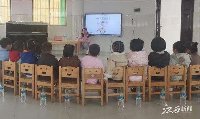 抚州临川区：幼儿园举办教师特色课程展示活动(图1)