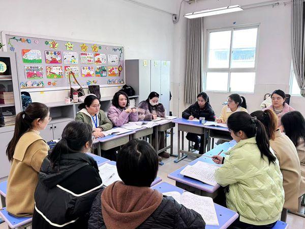 汉滨区举行中小学幼儿园优质课展示评比活动(图3)