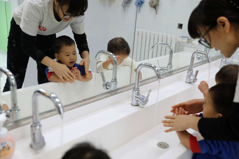 北京：家门口的托育中心帮照看“小小孩”(图3)