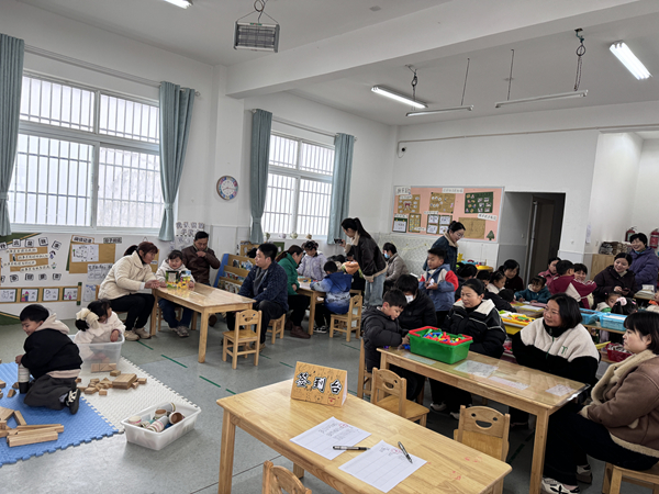 怀远县古城镇幼儿园开展大班家长半日开放活动(图1)