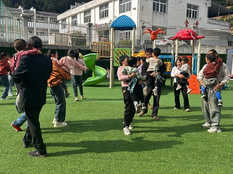 潜山市五庙中心小学幼儿园开展“家长半日开放周”活动(图1)