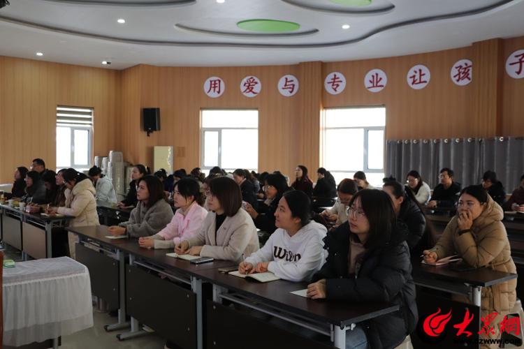 县直幼儿园教学视导暨对外开放活动在利津县第三实验幼儿园举办(图2)