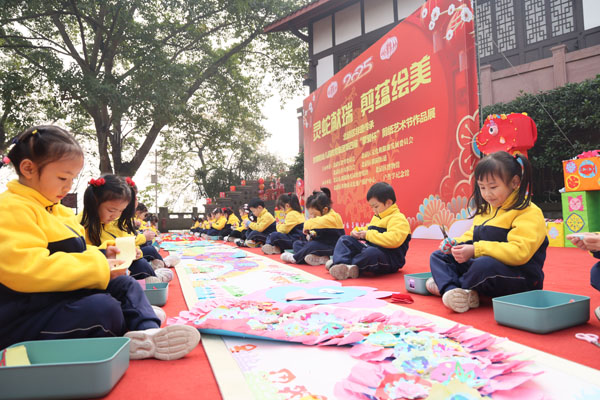 朝阳幼儿园：非遗剪纸传文脉民俗庙会迎新年(图2)