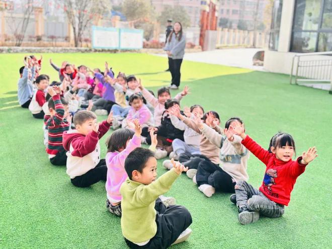 新县第四幼儿园体智能课程——足球小子(图2)