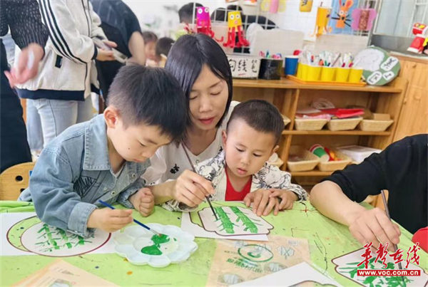 赫山区龙洲幼儿园举行“半日相约幼见成长”家长开放日活动(图2)
