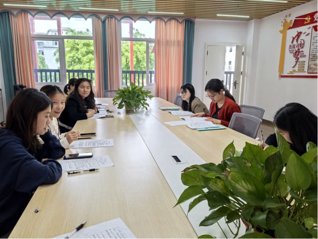 宜宾市高县罗场镇幼儿园开展2025年4月班本课程审议(图2)