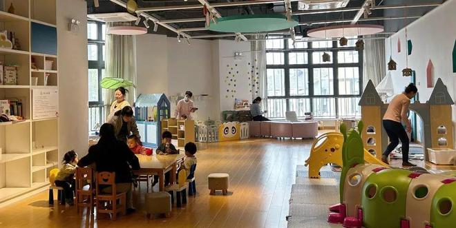 押注银发赛道13万家托育机构寻求转型！谁在率先试水“老幼共托”？AgeTravel(图2)