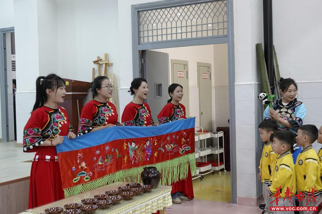 凤凰县箭道坪幼儿园艺术领域公开展示课教研活动(图2)