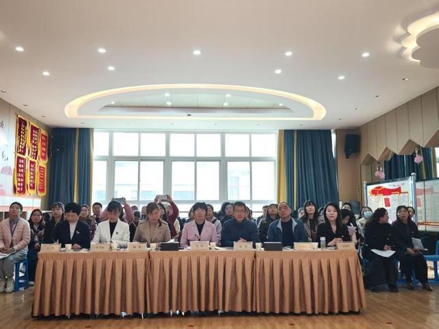 凯发国际首页：规范管理提内涵年检总结促提升——灞桥区2024年度普惠性幼儿园规范提升推进会圆满结束(图2)