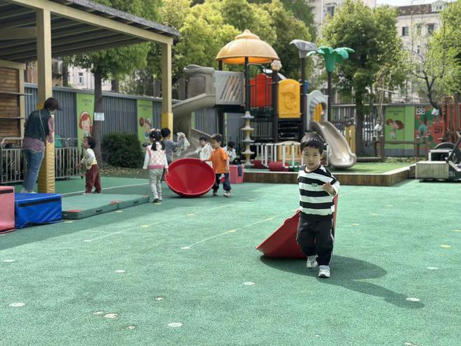 凯发k8旗舰厅ag：两所普通幼儿园的转型启示(图2)