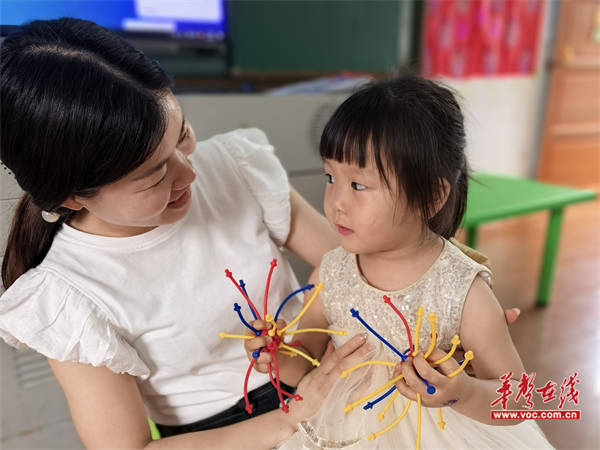 荆竹镇中心幼儿园欧丽君：扎根幼教守初心春风化雨绽芳华(图1)
