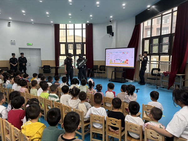 怀宁县独秀幼儿教育集团滨河幼儿园开展家长进校园系列活动(图1)