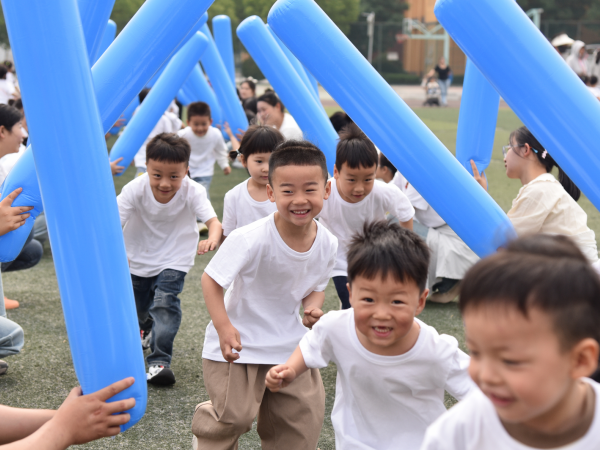 固镇县示范幼儿园教育集团开展“双节共融育童心传统文化润成长”庆六一系列活动(图1)