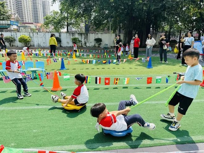 凯发国际首页：玩出未来学霸！花都这所幼儿园用游戏激发孩子的超能力(图7)