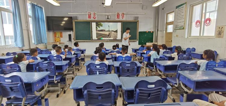 凯发国际：初探小学礼遇成长——桓台县果里镇前埠村幼儿园开展幼小衔接活动(图2)