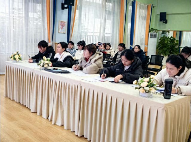 凯发国际：红星幼儿园开展2024年秋期课程故事暨游戏案例分享评比活动(图1)