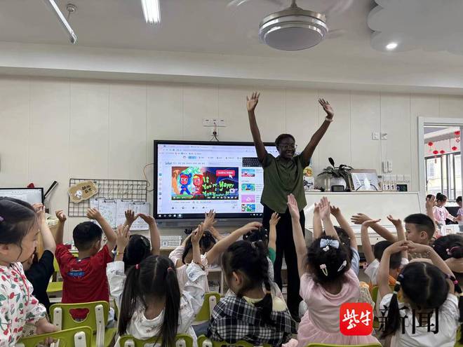 尼日利亚留学生课余在镇江幼儿园做义工：教孩子们跳非洲舞想将中国幼教理念带回国(图3)