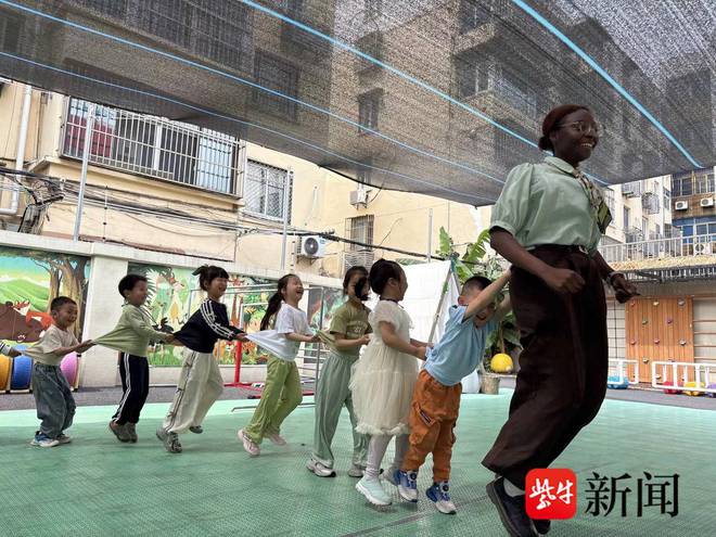 尼日利亚留学生课余在镇江幼儿园做义工：教孩子们跳非洲舞想将中国幼教理念带回国(图4)