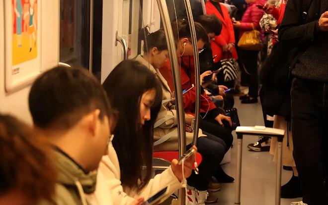 没人生娃了？上海一产科医生称：从一晚上8个剖腹产到现在1个没有(图11)