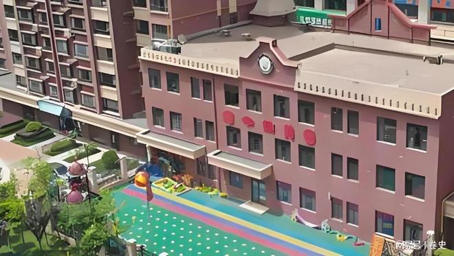 天水幼儿园“主谋”正脸曝光！长脸尖下巴获奖无数网友：双面人(图13)