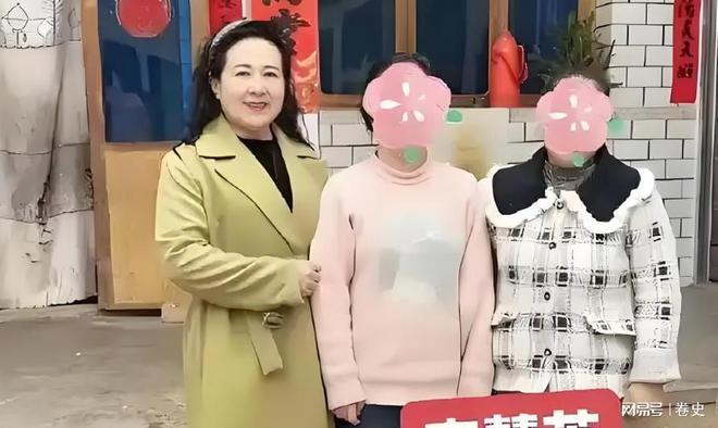 天水幼儿园“主谋”正脸曝光！长脸尖下巴获奖无数网友：双面人(图9)