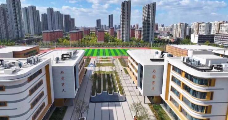 凯发国际：青岛这里年轻人扎堆全龄段名校汇聚家门口从幼儿园上到中学家长省心了!(图2)