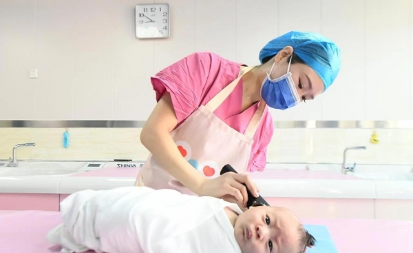 凯发国际：联合国曾警告：中国人口迅速萎缩三岁以下补贴3600元一年够用吗？(图5)