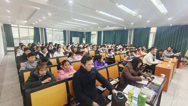 凯发国际首页：襄阳市工业学校举行襄阳幼儿保育及文化艺术教育基地体验启动仪式(图2)