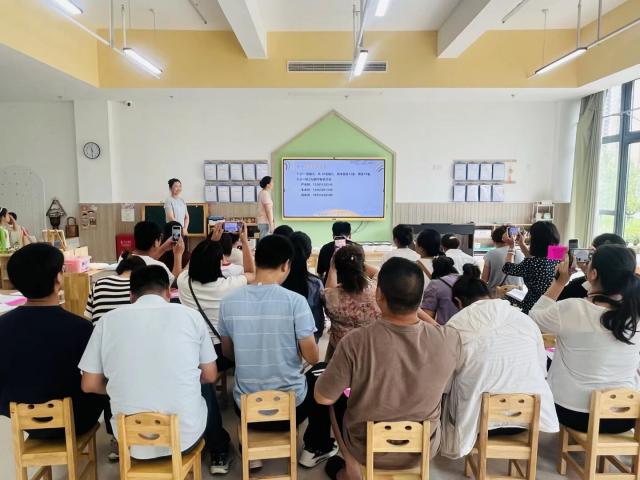 固镇县示范幼儿园教育集团召开2025年秋季小班新生家长会(图2)