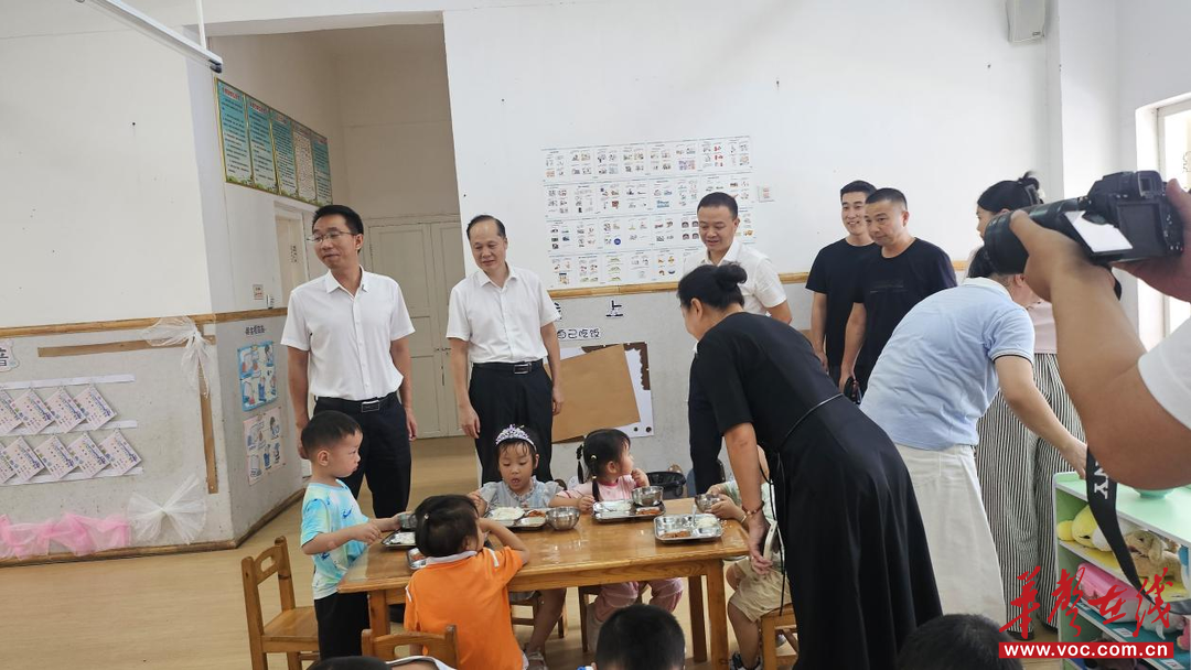 新宁县领导赴新宁县幼儿园开展教师节慰问活动(图1)
