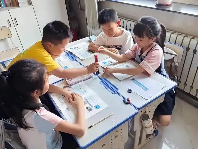 凯发国际：小学“关停潮”来了教师过剩2025年第一个被打破的铁饭碗出现(图2)