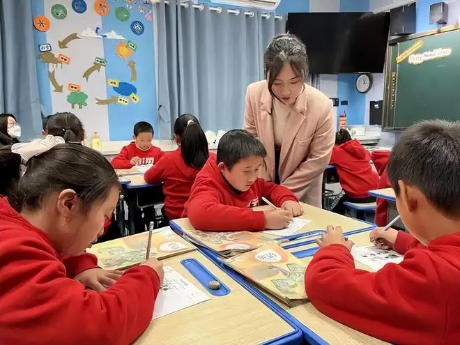 凯发国际：小学“关停潮”来了教师过剩2025年第一个被打破的铁饭碗出现(图3)