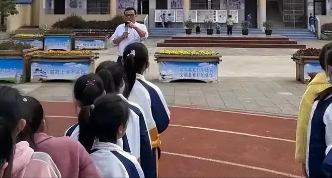 凯发国际：小学“关停潮”来了教师过剩2025年第一个被打破的铁饭碗出现(图12)