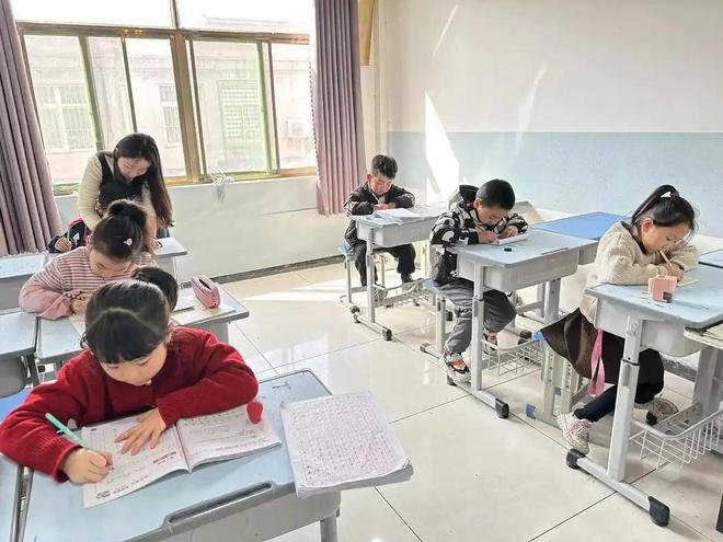 凯发国际：小学“关停潮”来了教师过剩2025年第一个被打破的铁饭碗出现(图9)