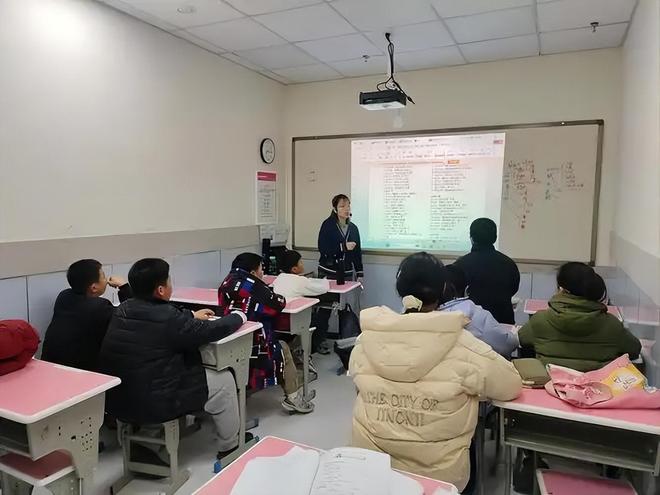 凯发国际：小学“关停潮”来了教师过剩2025年第一个被打破的铁饭碗出现(图8)