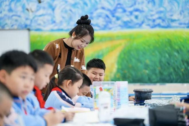 凯发国际：小学“关停潮”来了教师过剩2025年第一个被打破的铁饭碗出现(图17)