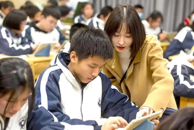 凯发国际：小学“关停潮”来了教师过剩2025年第一个被打破的铁饭碗出现(图26)