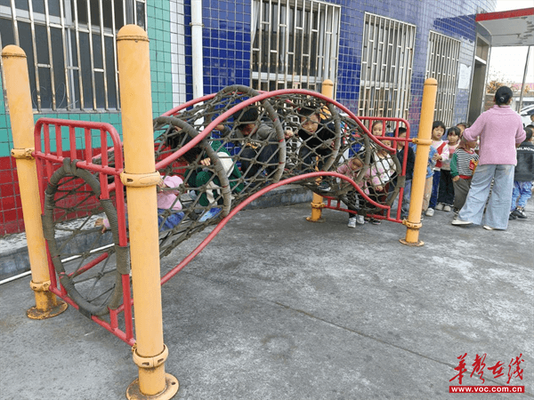 芷江岩桥镇小学赴镇中心幼儿园开展办园行为常规视导(图3)