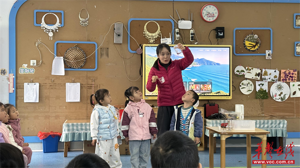 凯发国际首页：通道侗族自治县幼儿园：在科学探究中成长在同课异构中升华(图2)