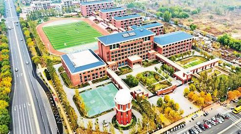 廊坊开发区打好扩容提质、强师赋能、创优课程组合拳让优质教育资源惠及每个学生(图1)