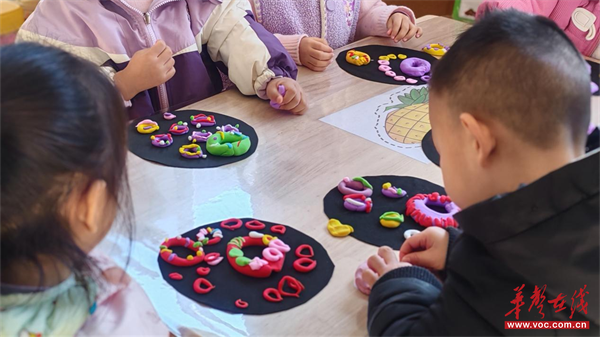 洪江市龙标幼儿园：缤纷社团启智润心(图2)