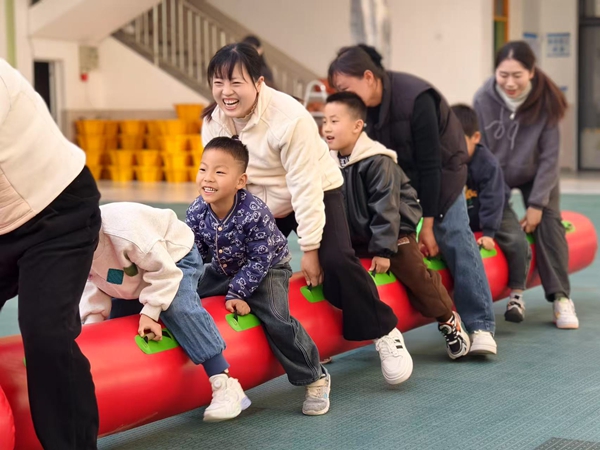 凯发国际首页：固镇县示范幼儿园教育集团举办家长开放周活动(图2)