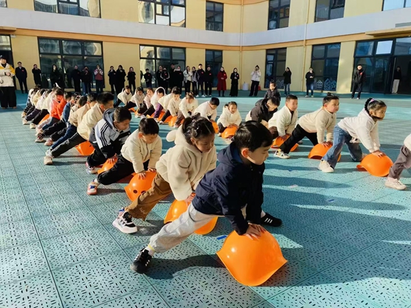 凯发国际首页：固镇县示范幼儿园教育集团举办家长开放周活动(图1)
